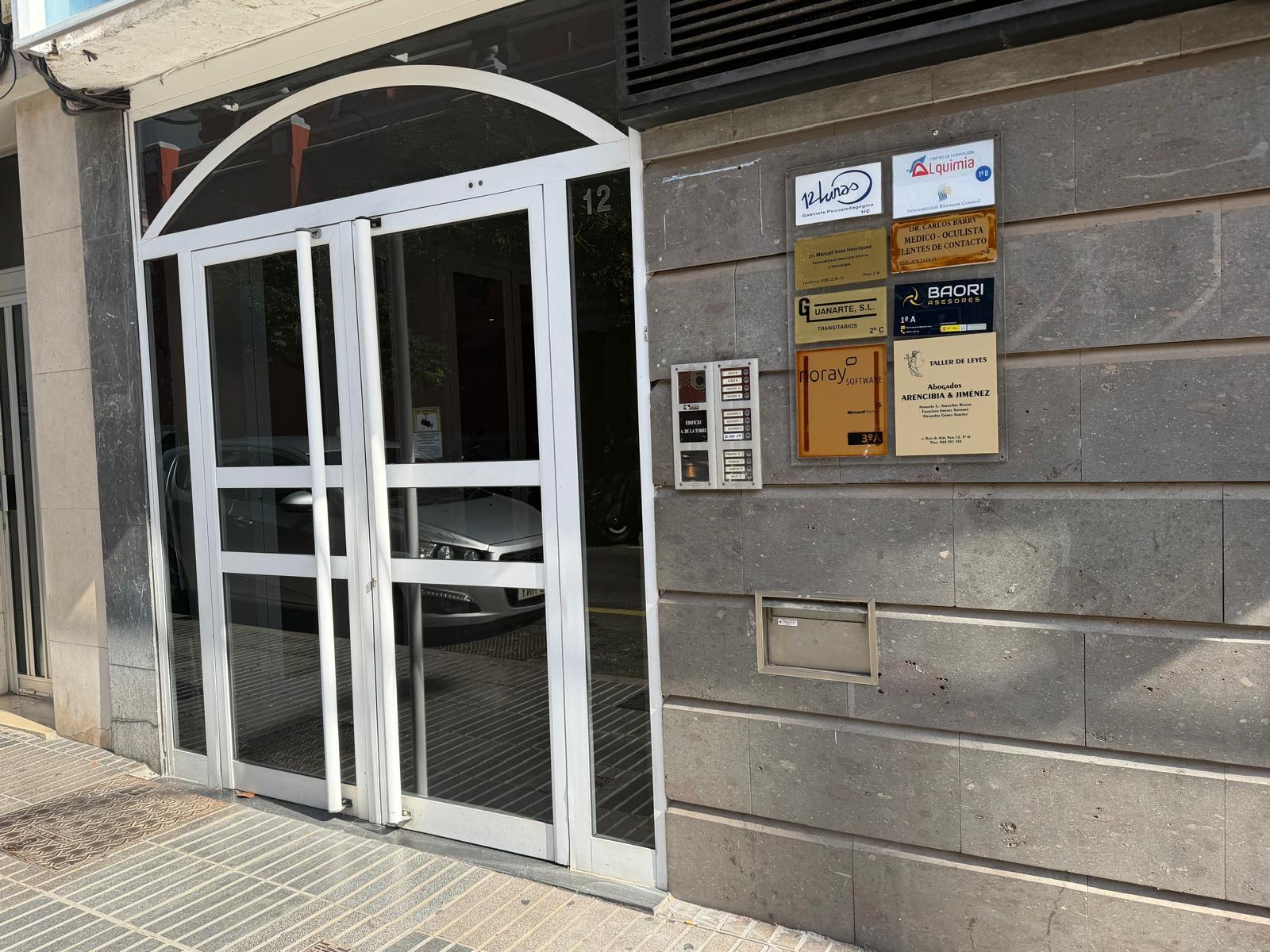 Portal del número 12 de la calle Ruiz de Alda